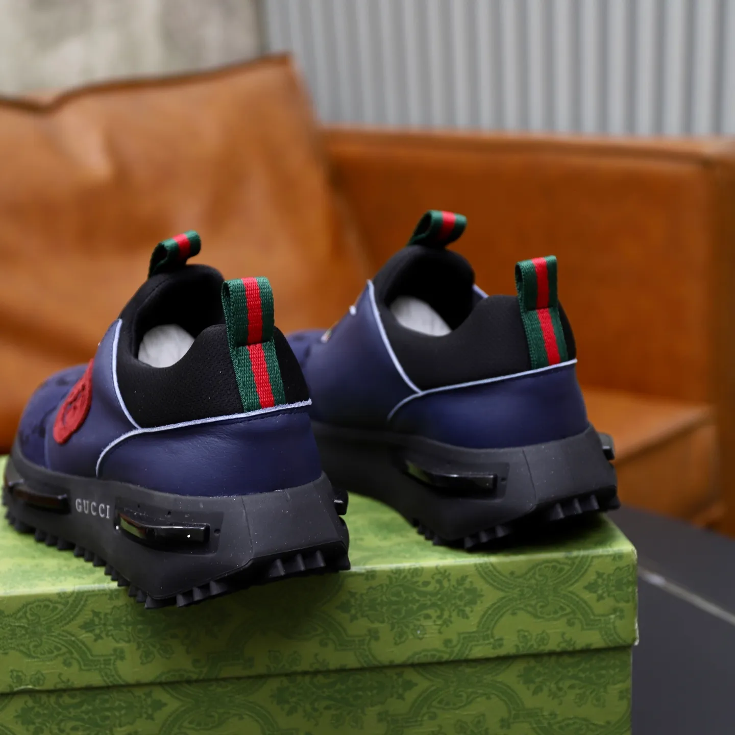 Ex-factory price: 462💰🙅‍♂️🙅‍♂️🙅‍♂️ Brand: GUCCI Standard code: 38-44 (45 customized) Grade: Same as the official website Material: Original cowhide material spliced with brand cloth Comfortable and breathable lining Lightweight and wear-resistant sports outsole Style category: Men's fashionable casual shoes Running sports shoes Distinguished luxury brand elements Top luxury color: actual picture color